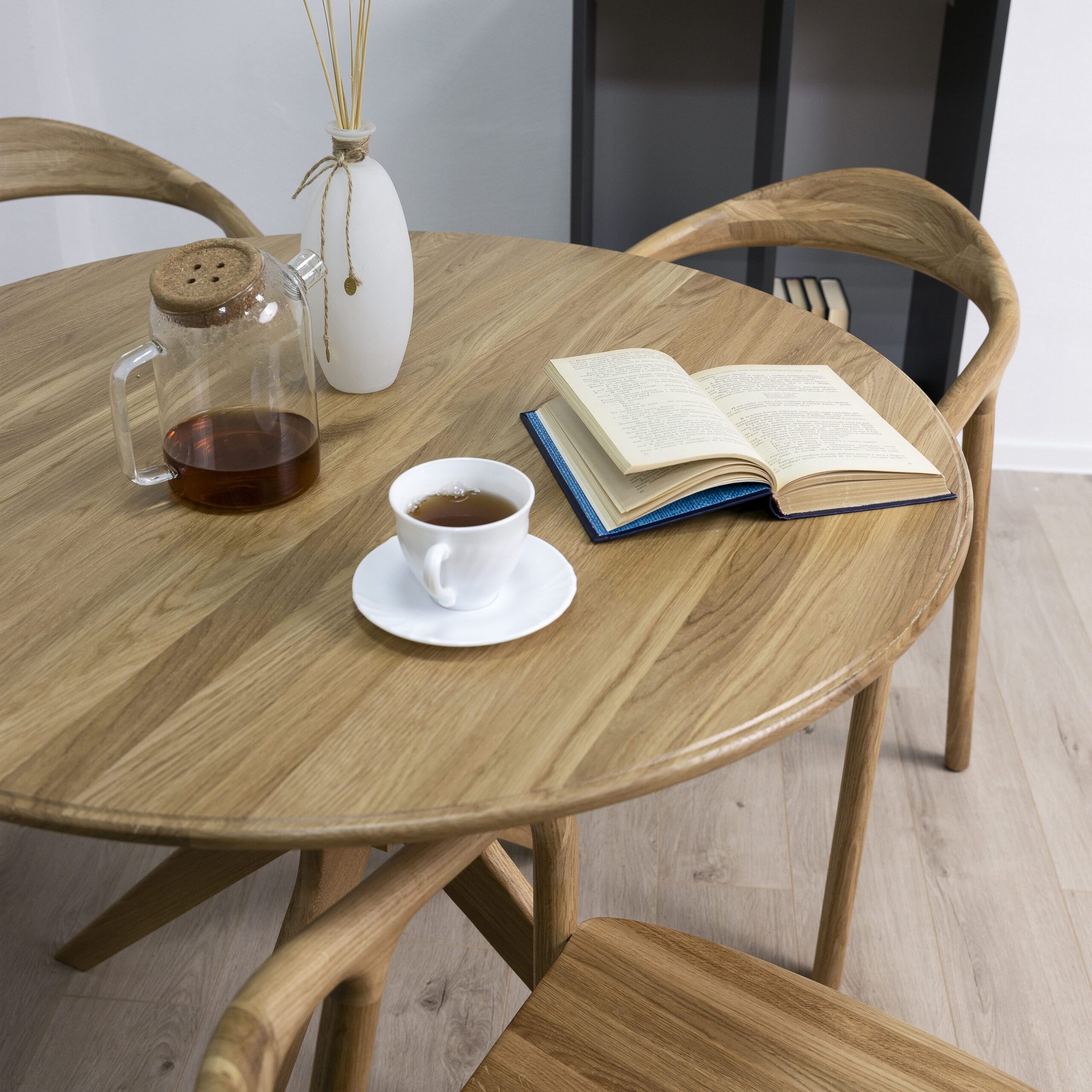 Стол ОЛДЕН, d950*760 (001Д), дуб натуральный/покрытие бесцветное