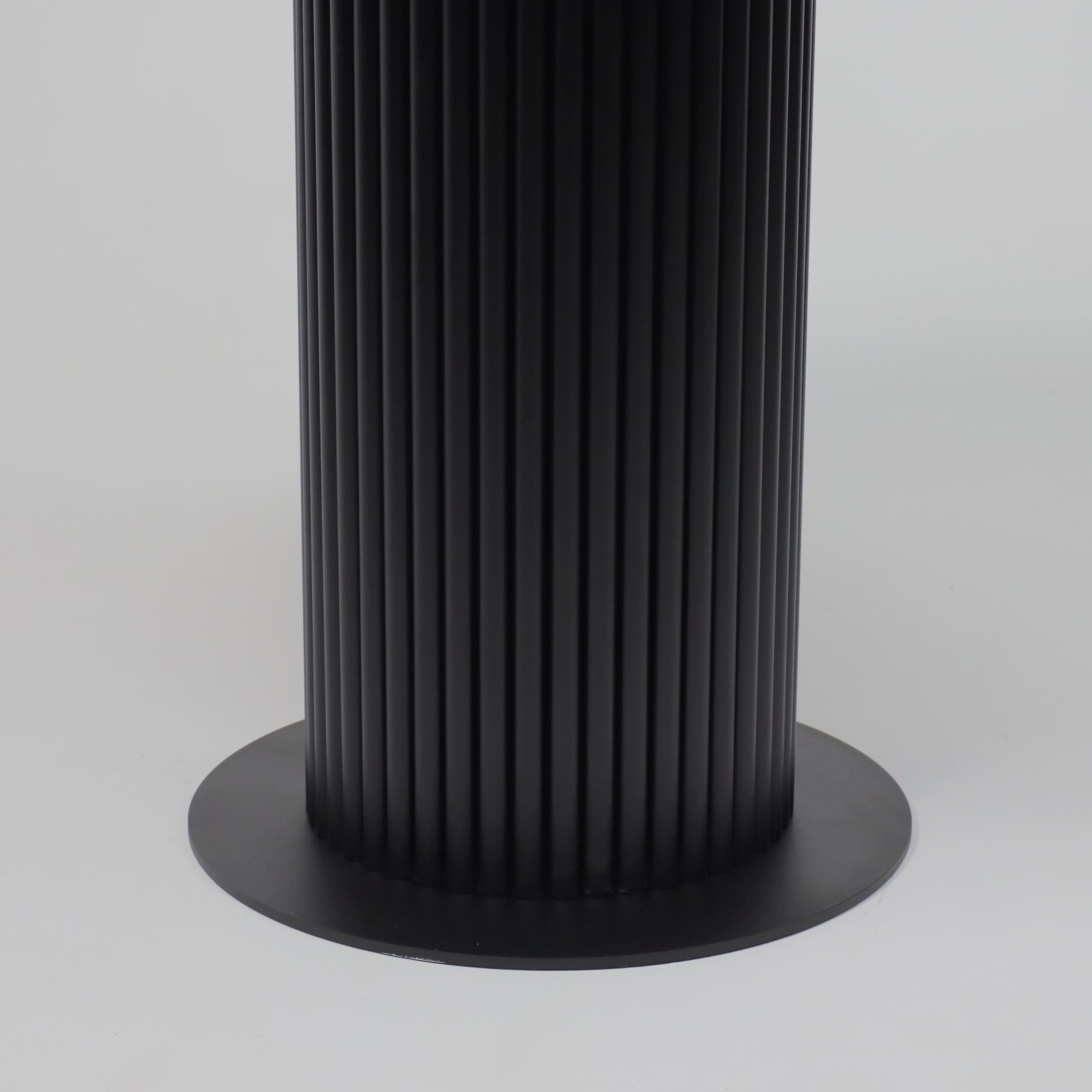 Стол РАУНД,керамика 2 кат. Д 1100, Камень белый Elyt pulido/ Черный матовый