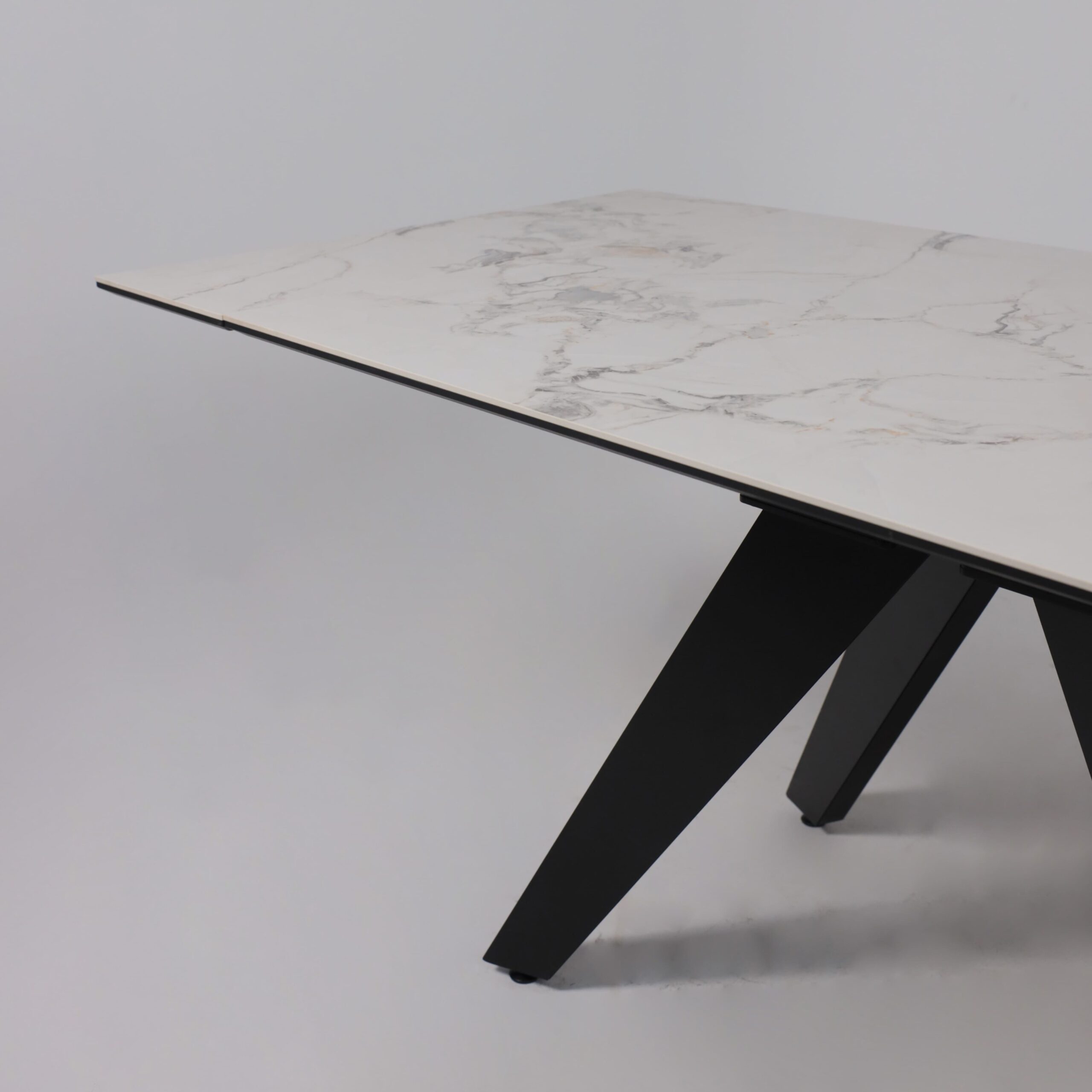 Стол AV 2122, МДФ+керамика, раздвижной 1400 (2000)*850 натуральный, глянцевый GOLD JADE/черный