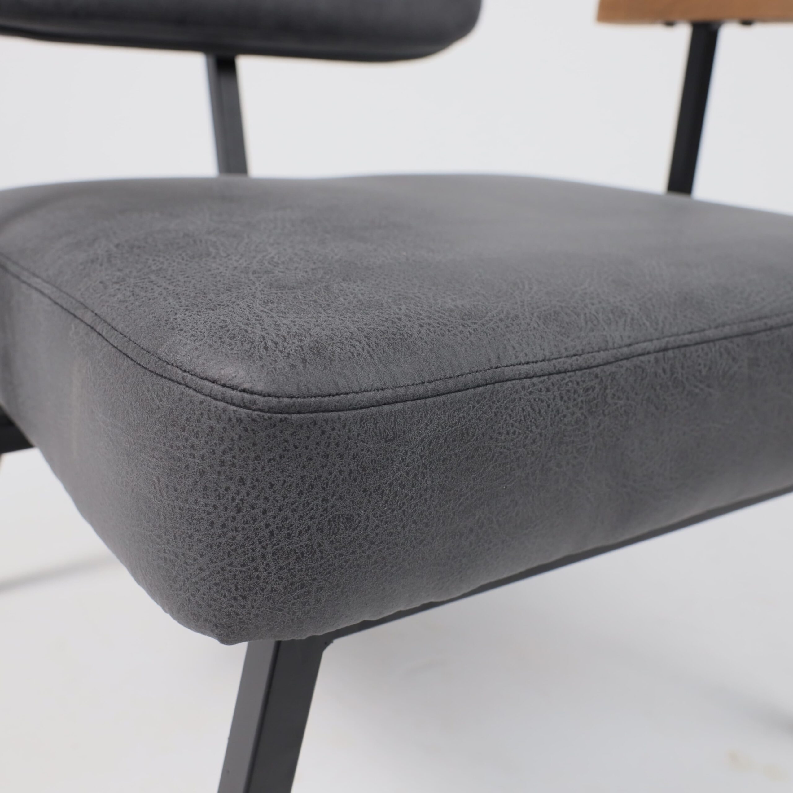 Кресло BOOKER, экокожа винтажный черный WATUSI 16/черный