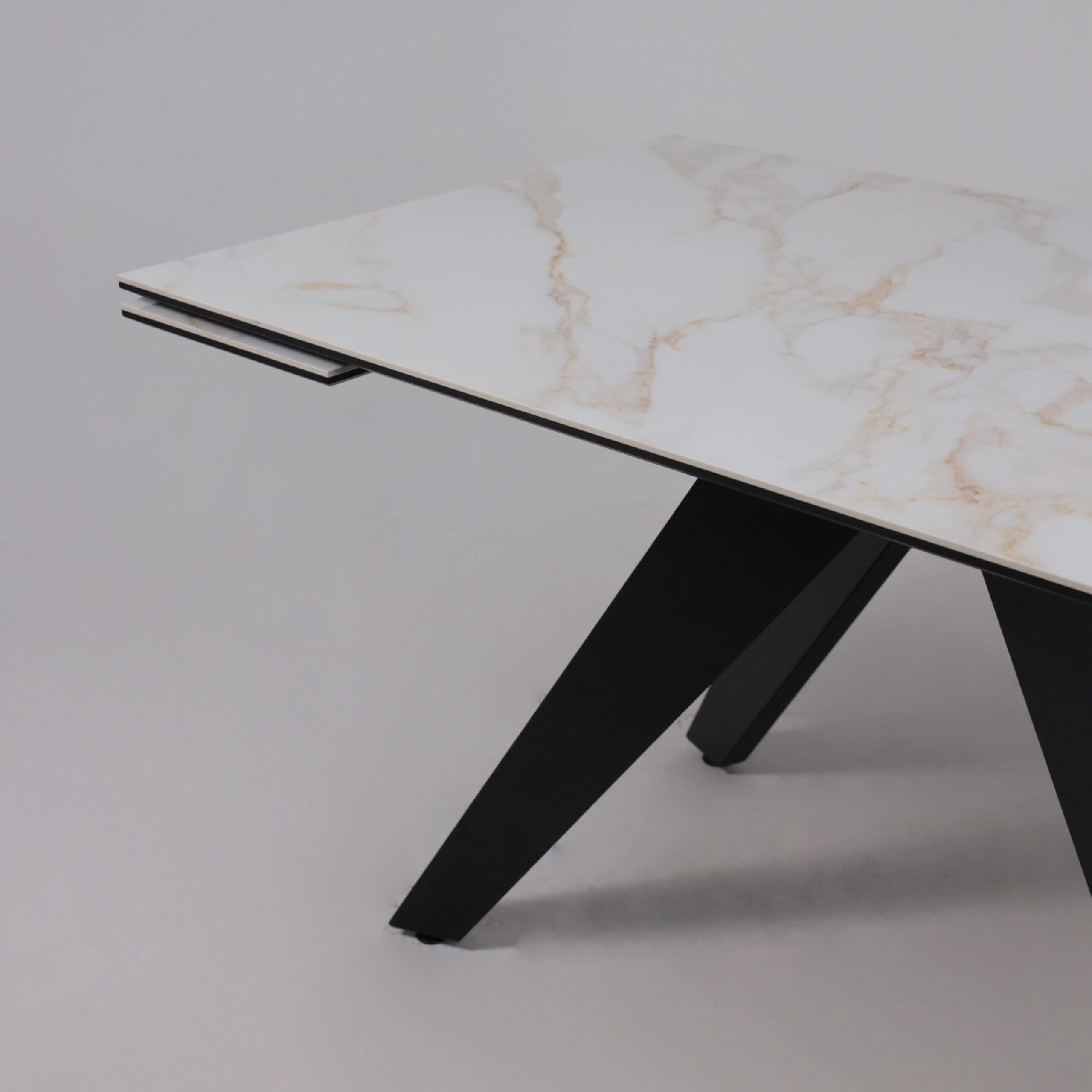 Стол AV 2122, МДФ+керамика, раздвижной 1400 (2000)*850 белый, глянцевый CARLA LARKIN/черный