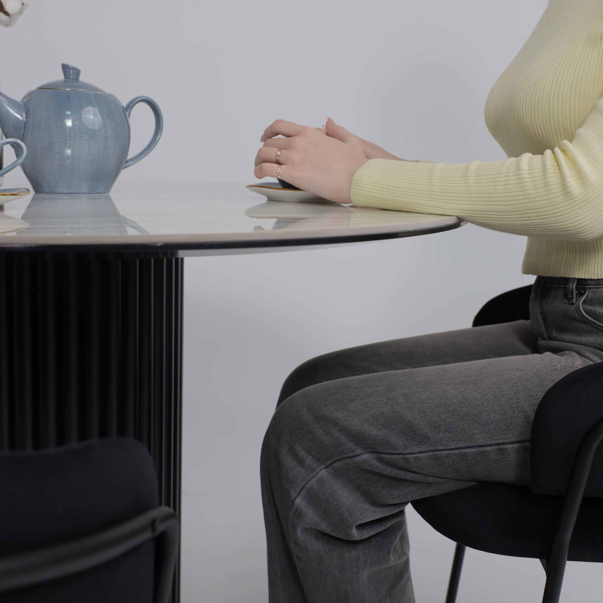 Стол РАУНД,керамика 2 кат. Д 1100, Камень белый Elyt pulido/ Черный матовый