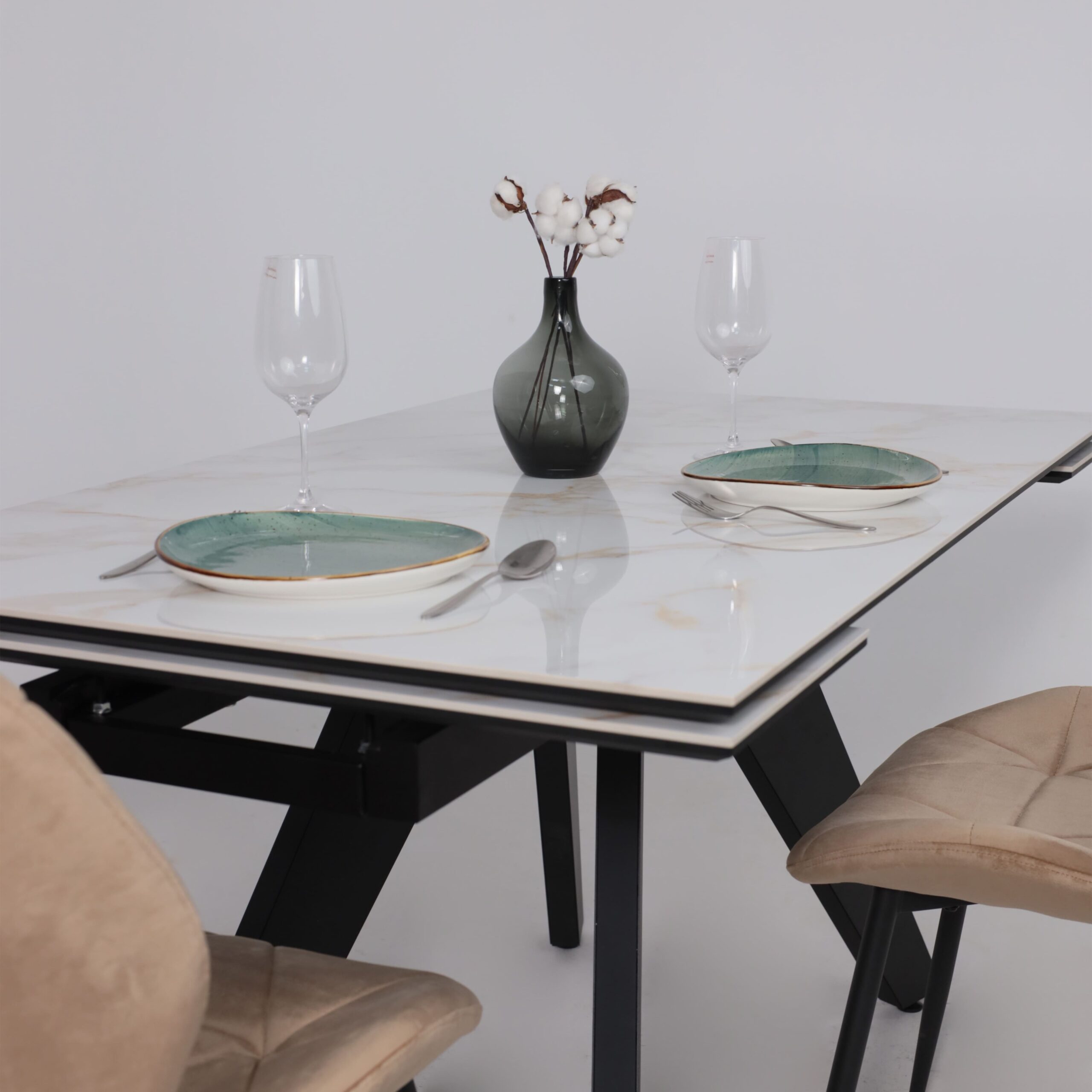 Стол AV 2122, МДФ+керамика, раздвижной 1400 (2000)*850 белый, глянцевый CARLA LARKIN/черный