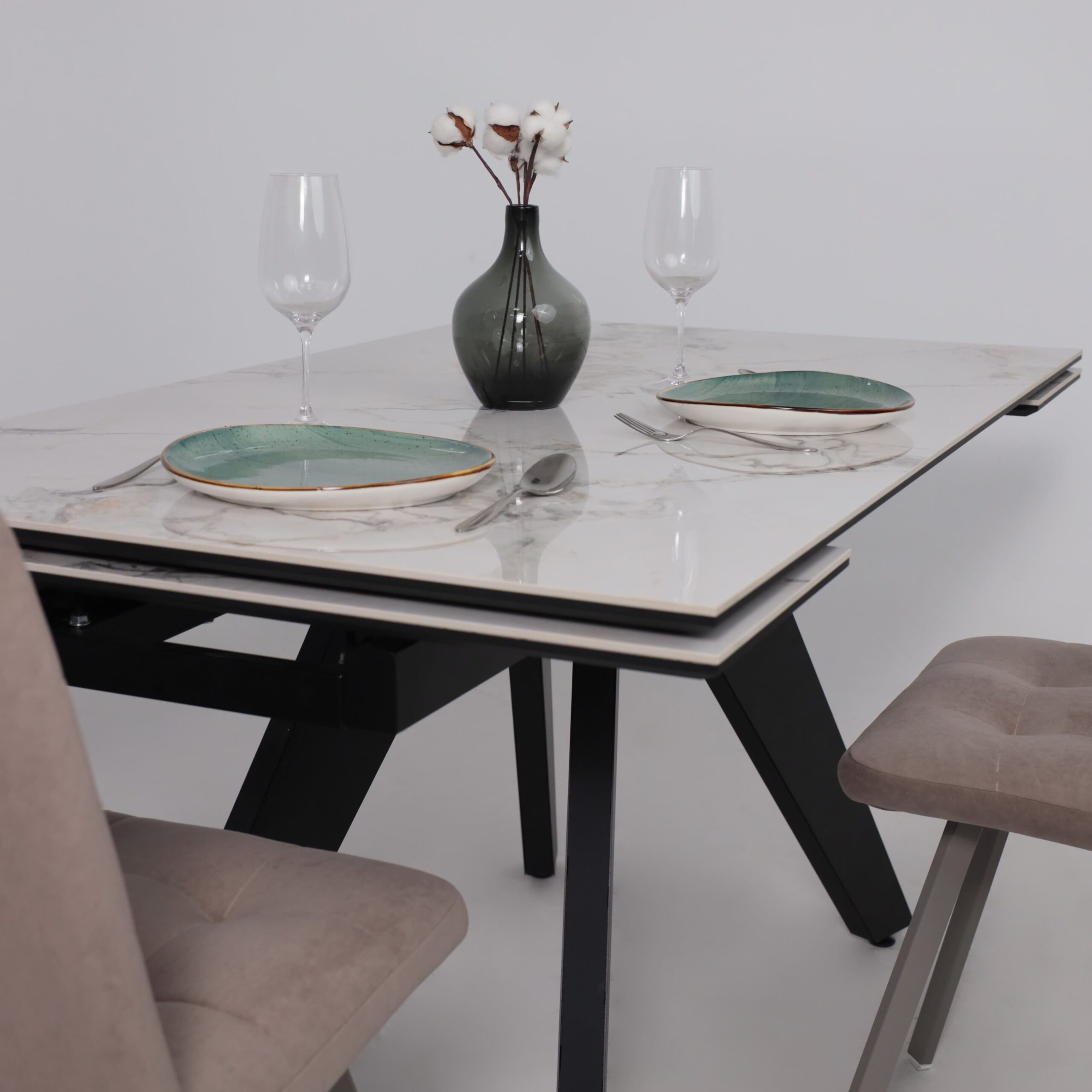 Стол AV 2122, МДФ+керамика, раздвижной 1400 (2000)*850 натуральный, глянцевый GOLD JADE/черный