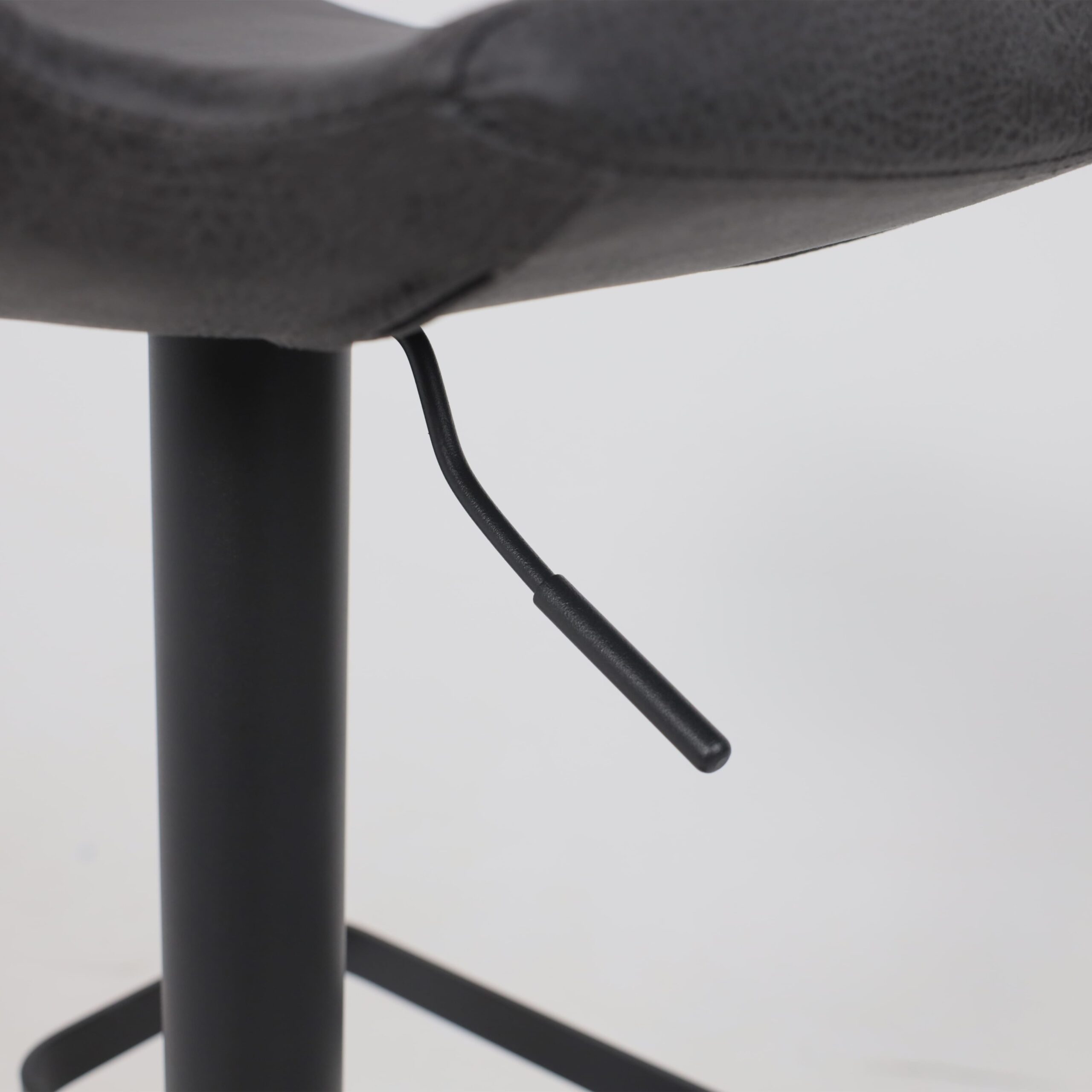 Стул FINCH, барный, экокожа, винтажный черный WATUSI 16/черный