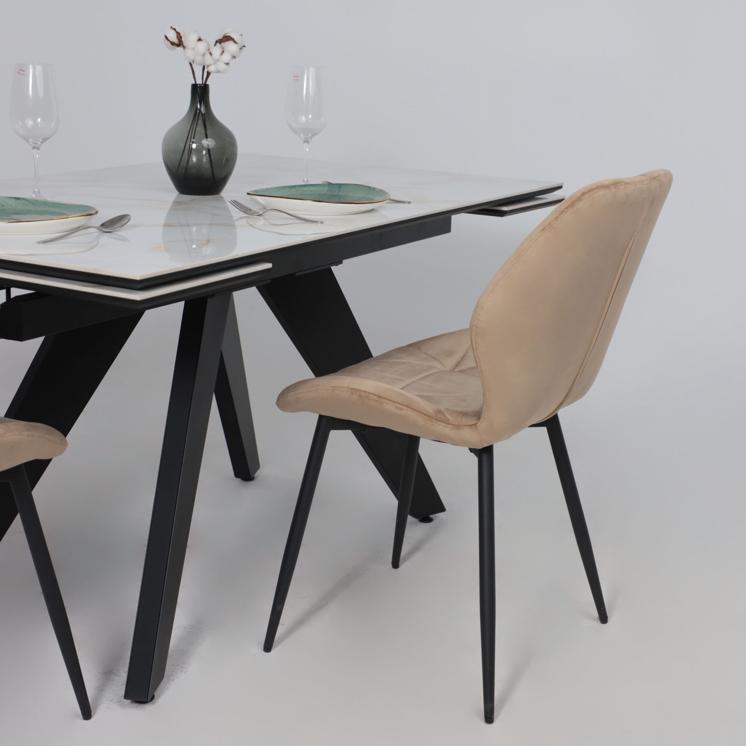 Стол AV 2122, МДФ+керамика, раздвижной 1400 (2000)*850 белый, глянцевый CARLA LARKIN/черный