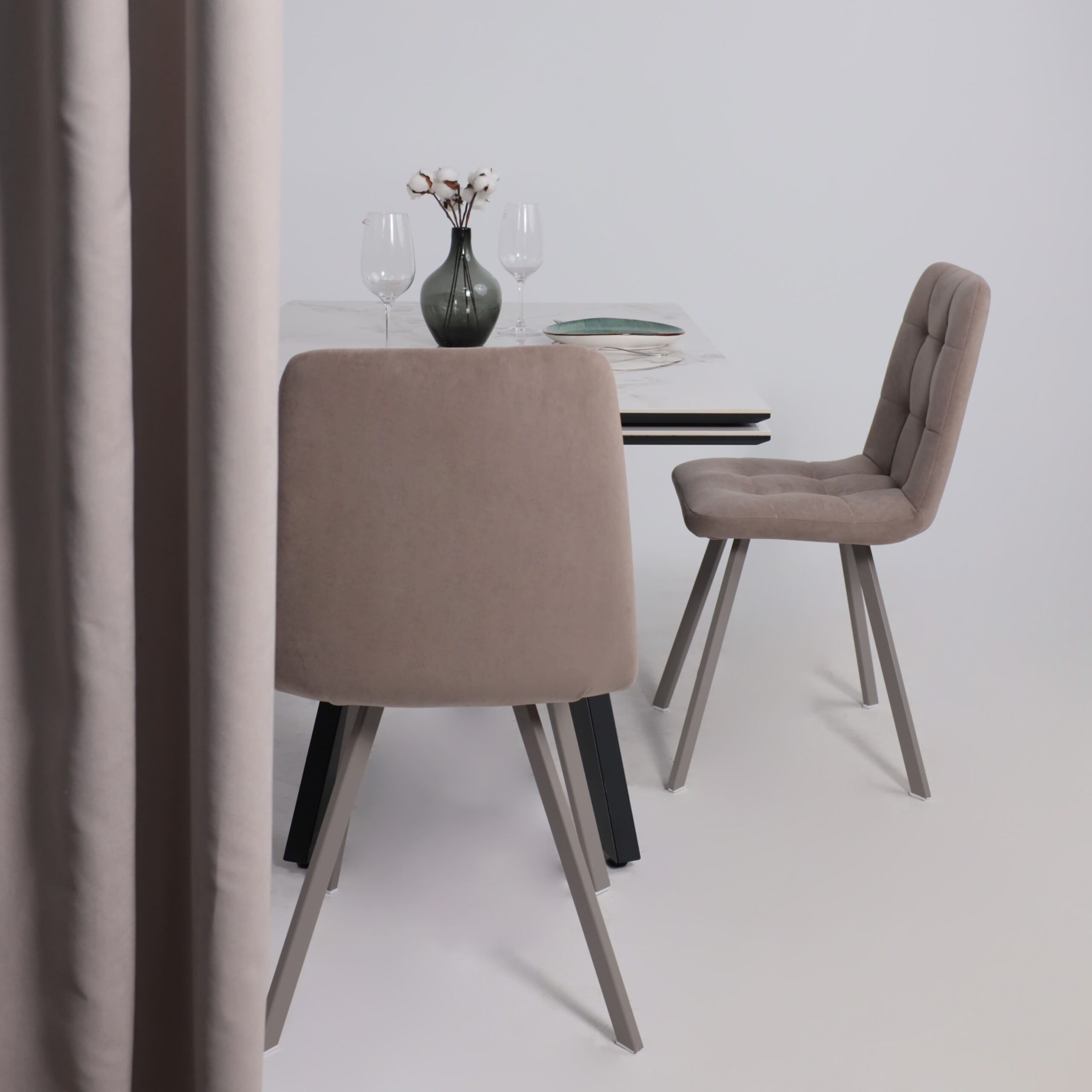 Стол AV 2122, МДФ+керамика, раздвижной 1400 (2000)*850 натуральный, глянцевый GOLD JADE/черный