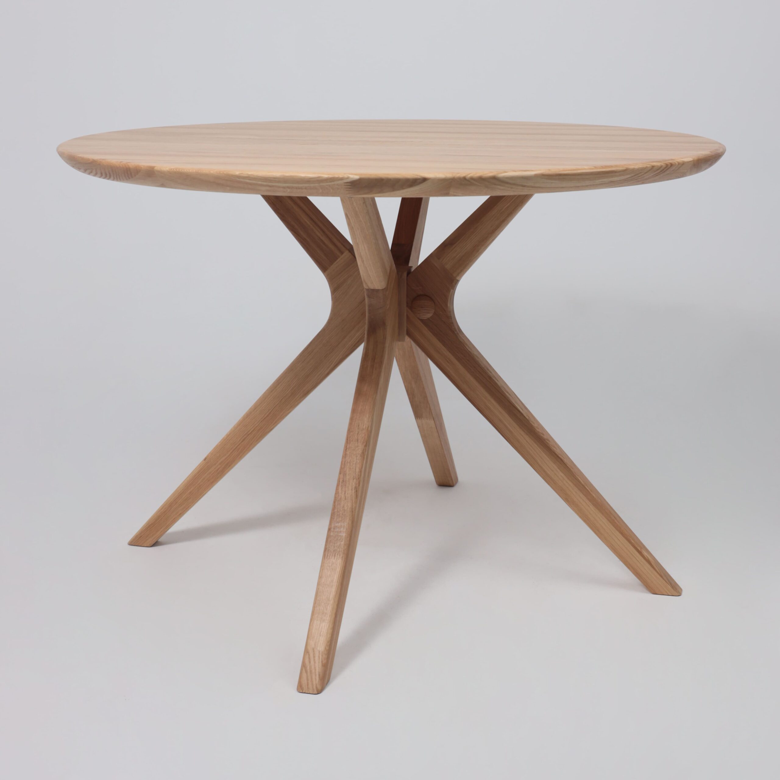 Стол ОЛДЕН, d950*760 (001Д), дуб натуральный/покрытие бесцветное