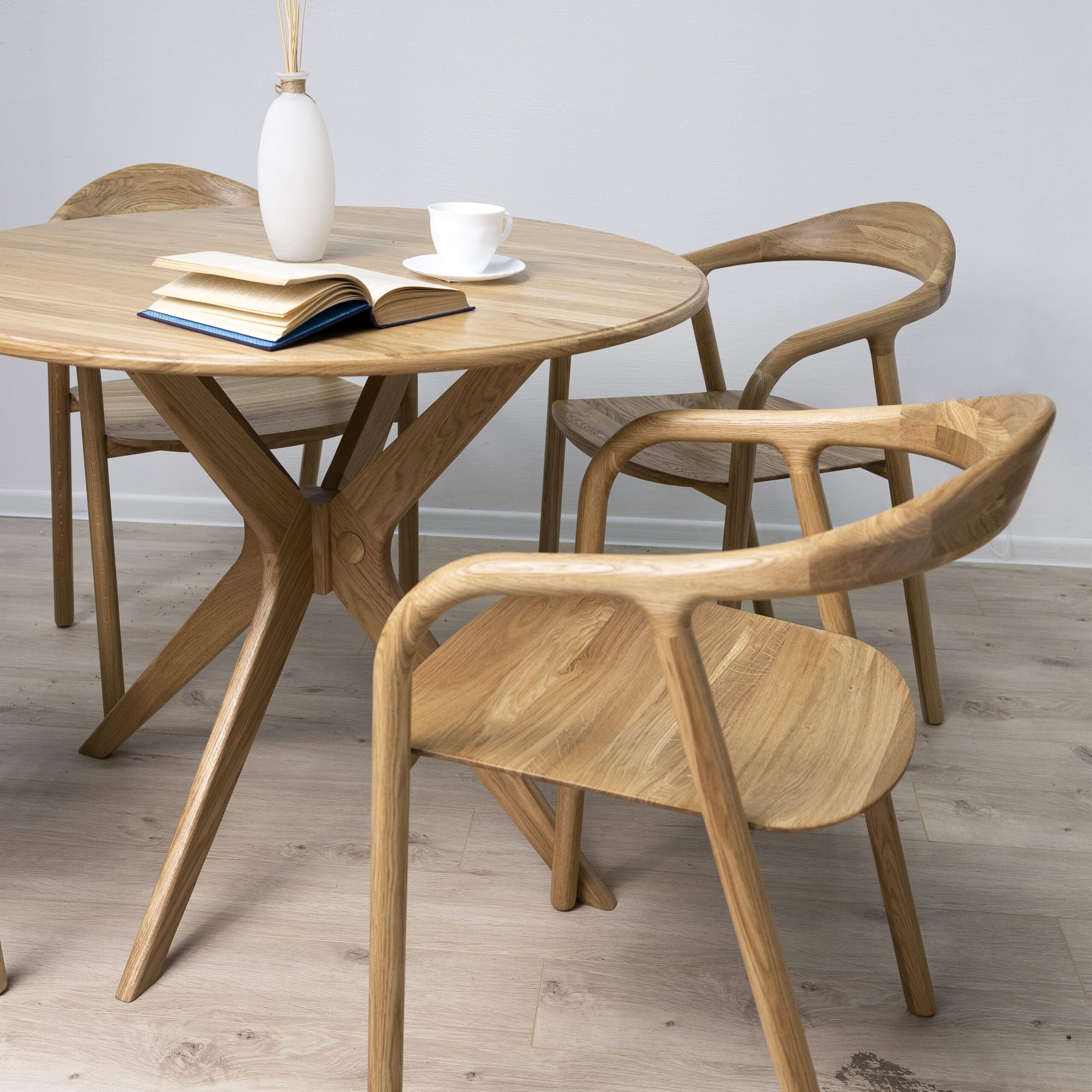 Стол ОЛДЕН, d950*760 (001Д), дуб натуральный/покрытие бесцветное