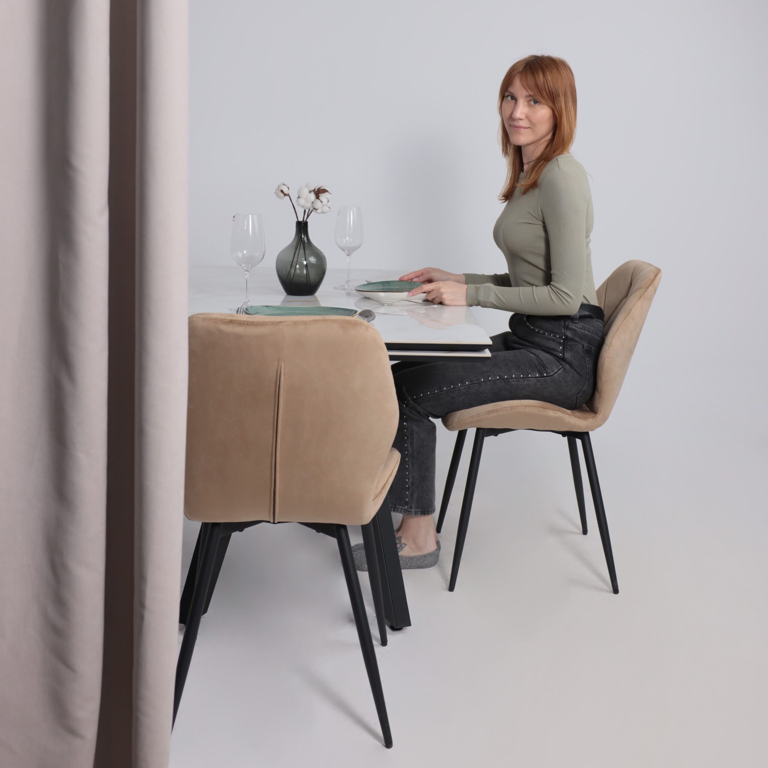 Стол AV 2122, МДФ+керамика, раздвижной 1400 (2000)*850 белый, глянцевый CARLA LARKIN/черный